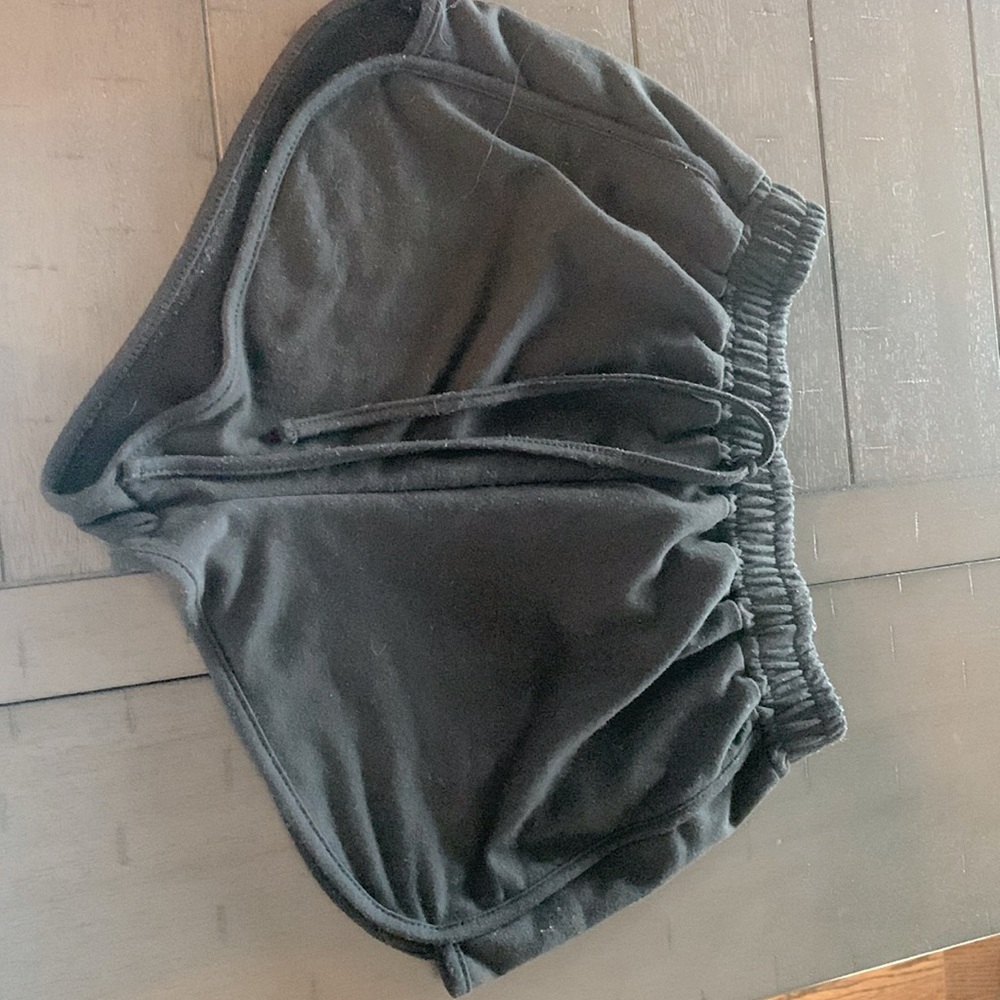Women’s (xs) Fresral black shorts.